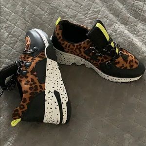 Cheetah tennis shoes